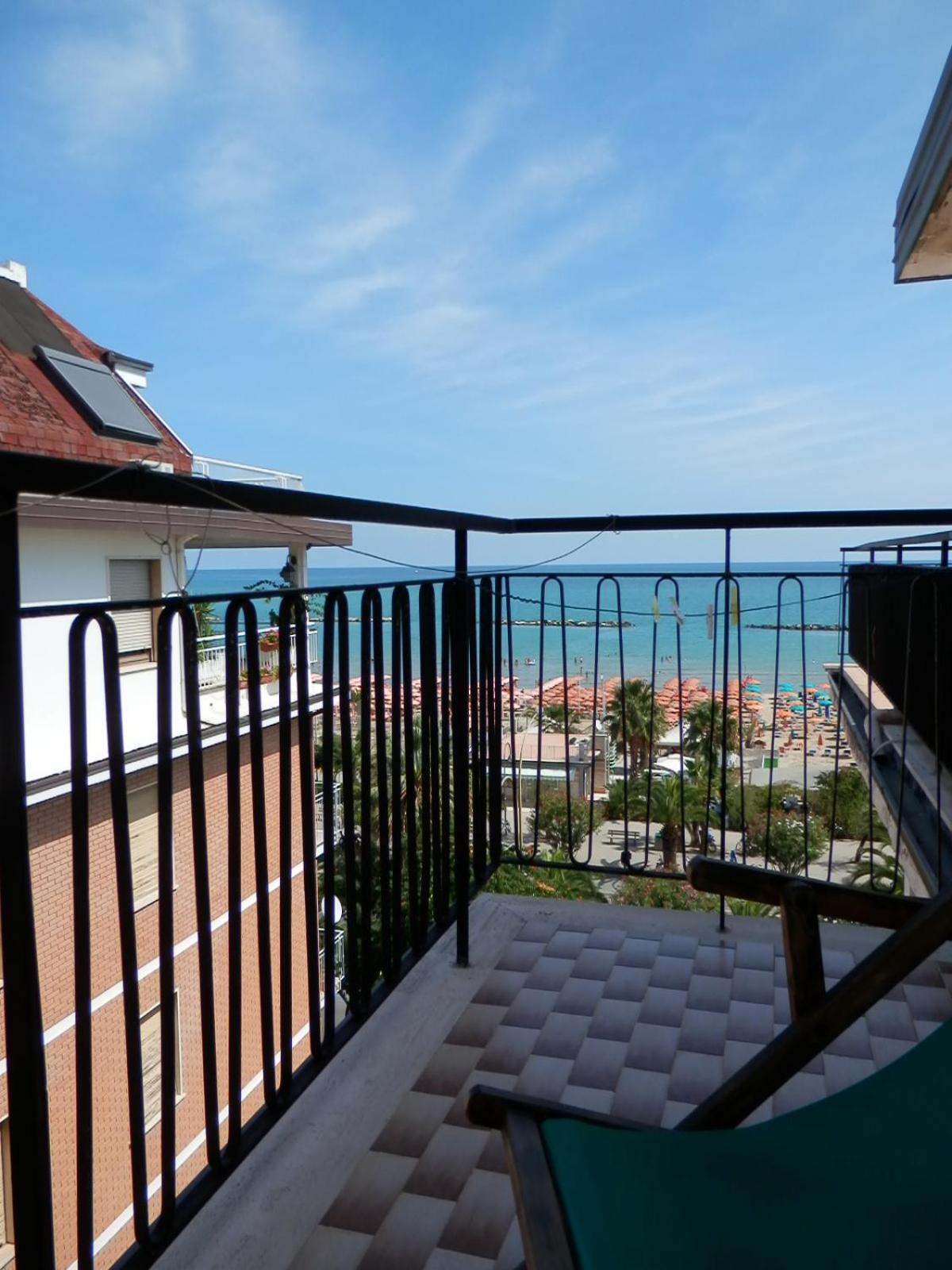 B&B Attico Mare San Benedetto del Tronto Eksteriør bilde